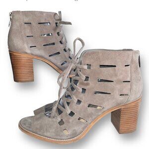 Vince Camuto SZ 11 NWOT Tressa Lace up Taupe Suede Open Toe Block Heel Bootie